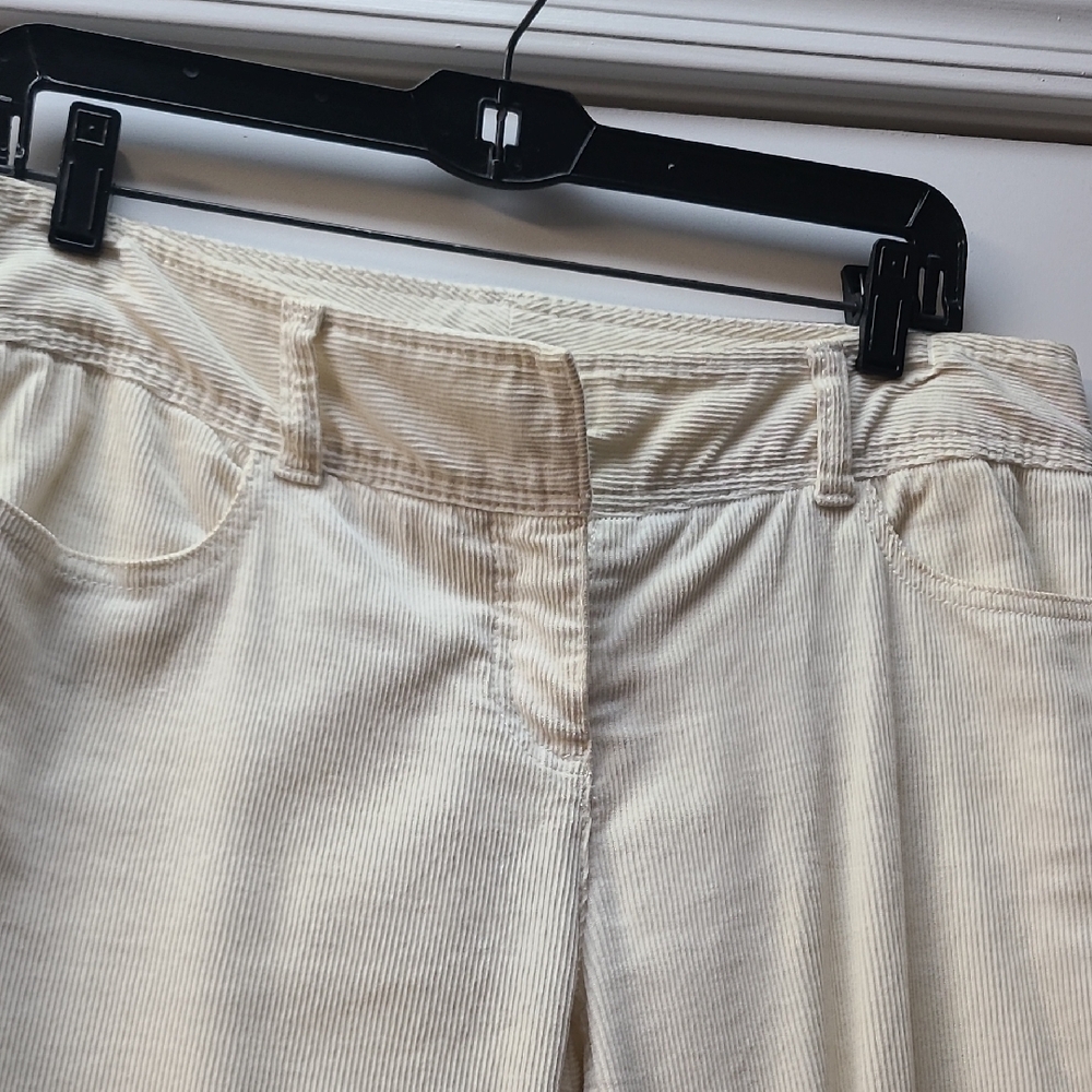 KENNETH COLE REACTION Off White Slight Bell Corduroy Jeans. Sz 6